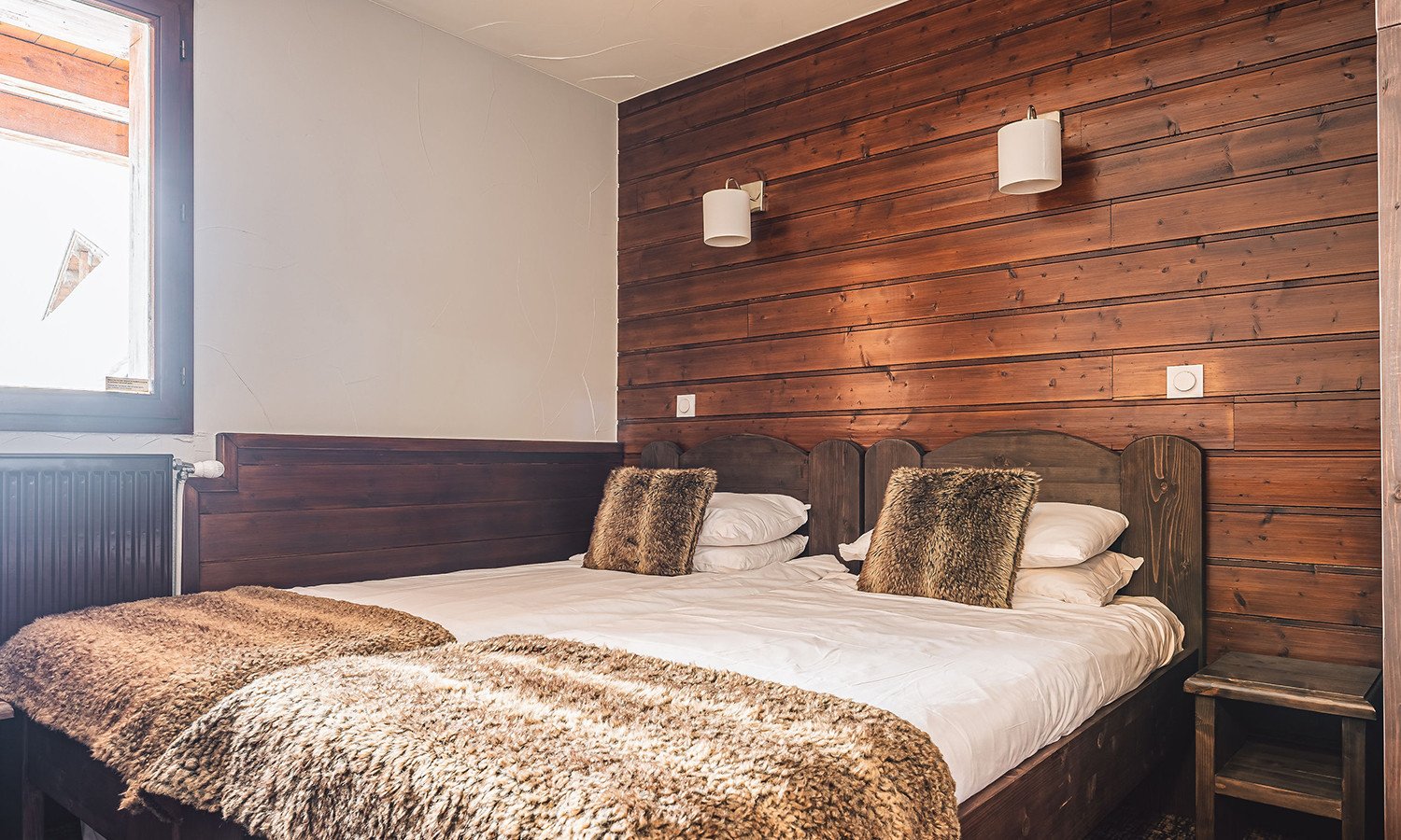 One of the twin bedrooms in Chalet Libra Val Thorens