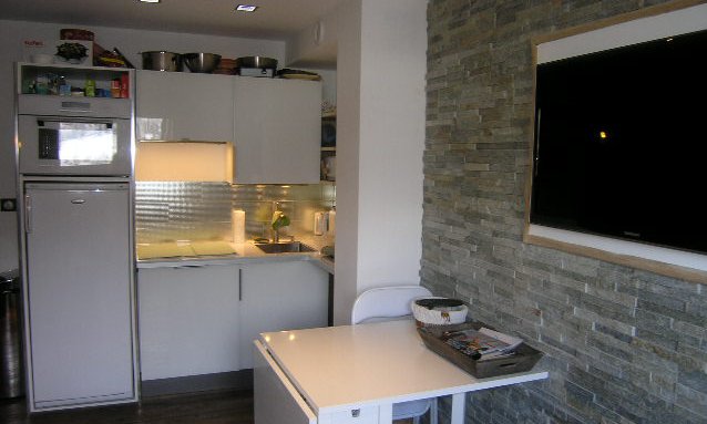 Kitchen area in apartment Arolaz 5 Meribel