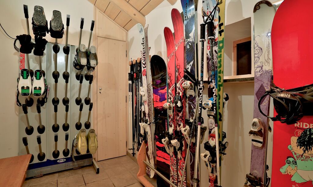Chalet Arolla Ski and Boot Room