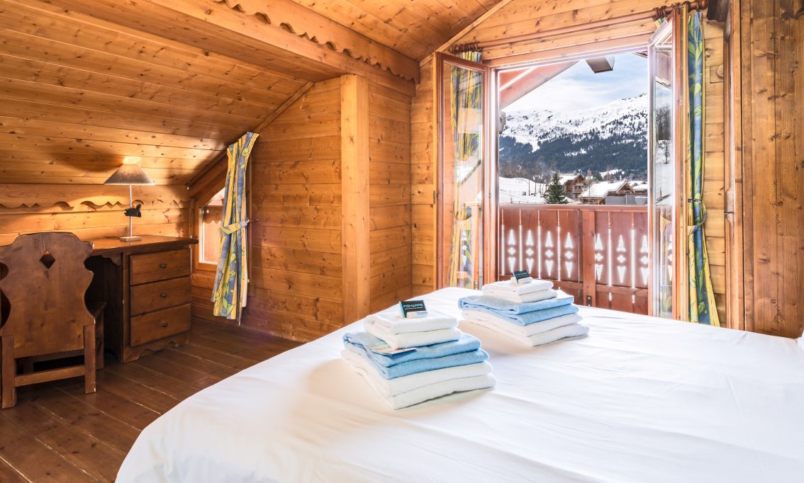 Chalet bedroom with Balcony
