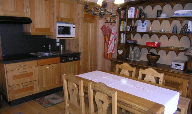 Dining area of apartment Cristal in Meribel