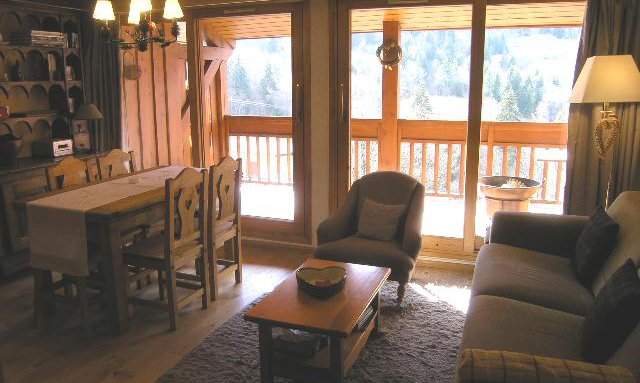 Living and dining area of apartment Cristal in Meribel