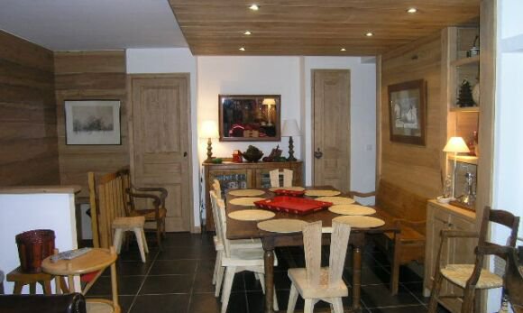Comfortable dining area in apartment Le Coeur de Meribel