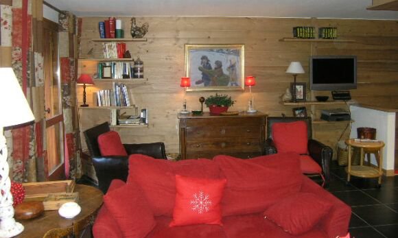The spacious living area in apartment Le Coeur de Meribel