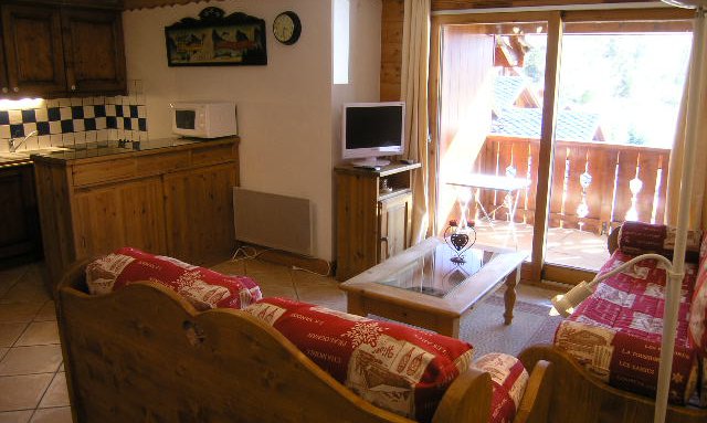 The living and kitchen area in apartment Fermes de Meribel 13 Meribel Village