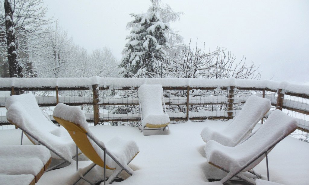 Snowy terrace at chalet La Fugue Meribel
