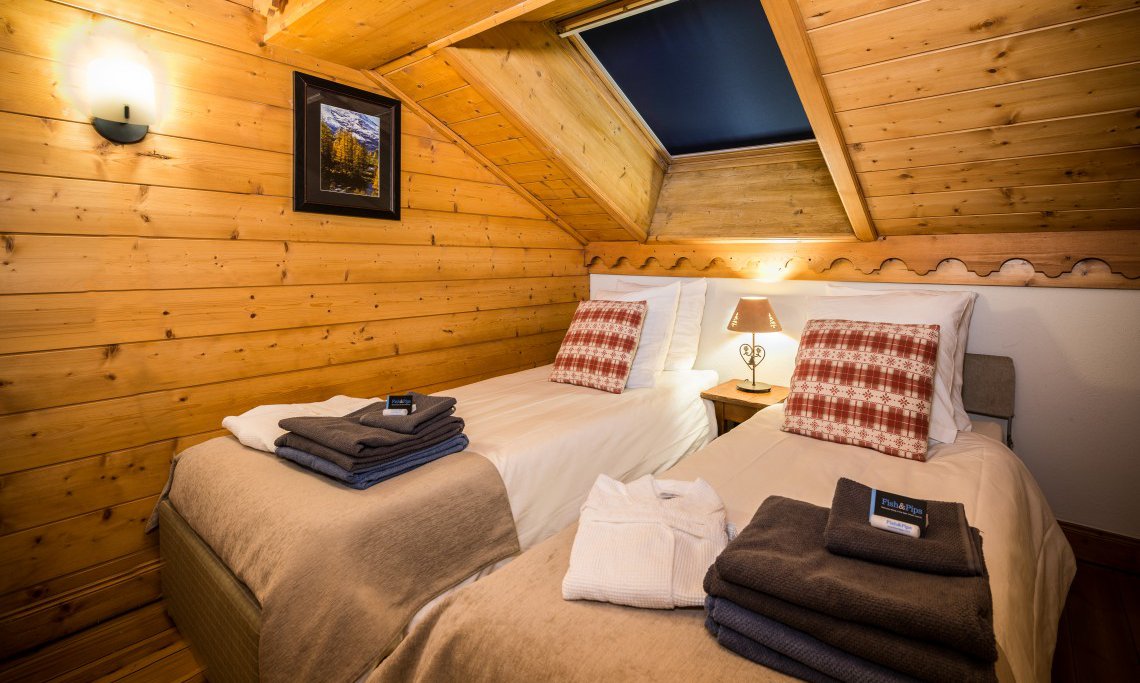 Twin Bedroom Chalet Genepi