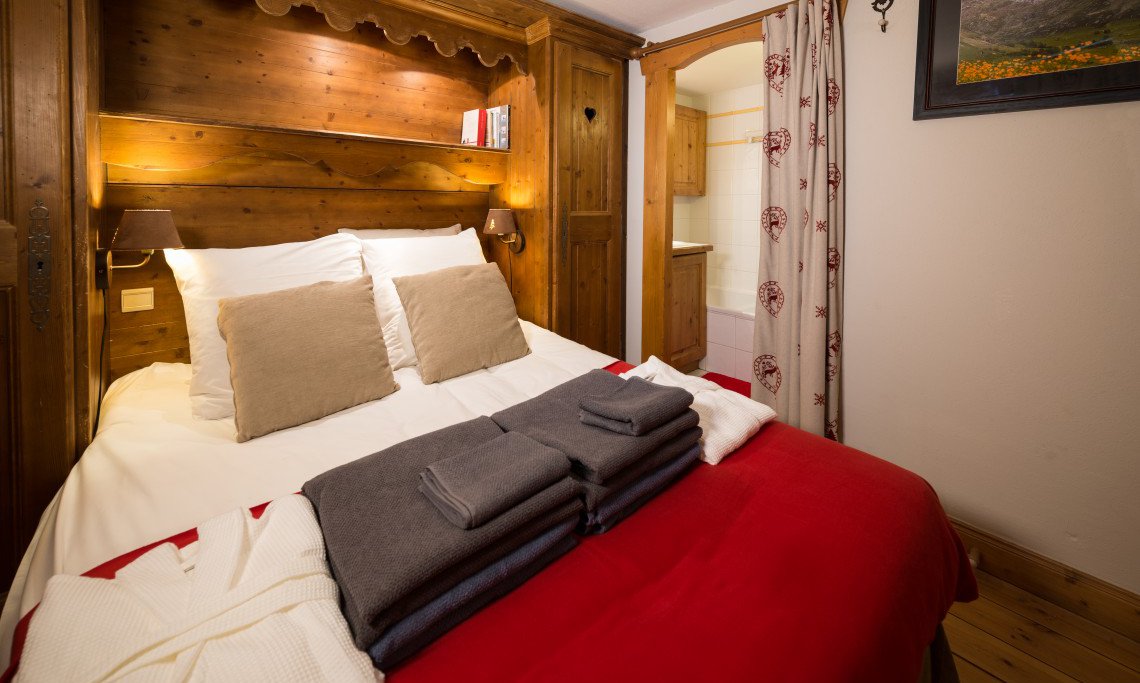 Chalet Apartment Genepi Double Bedroom