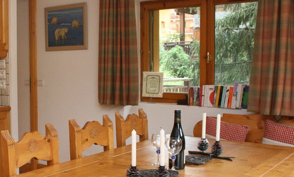 Apartment Glacier Dining Table