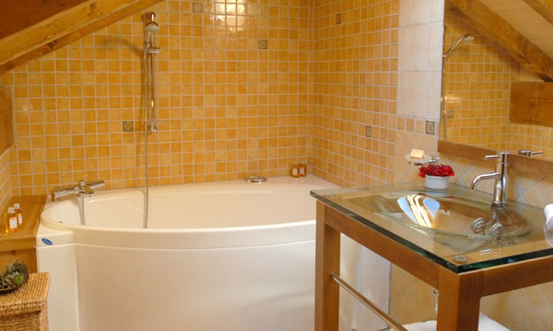 Deep and cosy bath