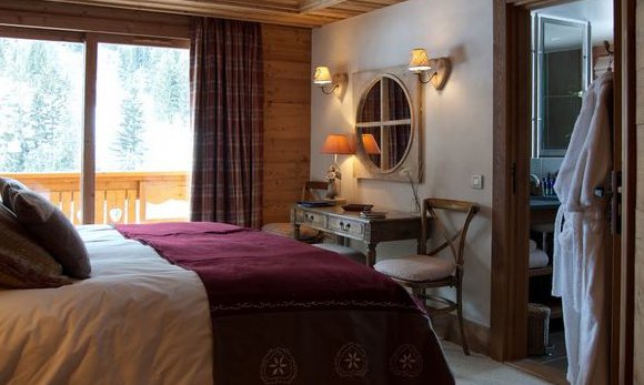 En suite bedrooms in Chalet Lapin Blanc