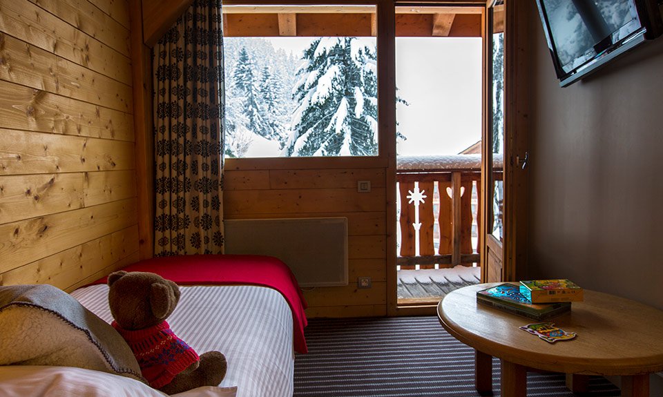 Bedroom with shared balcony