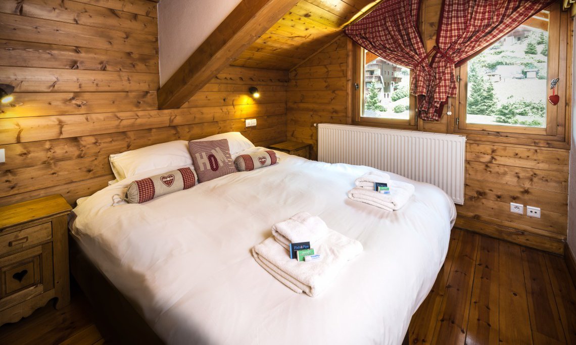 Chalet Snowdrop Double Bedroom