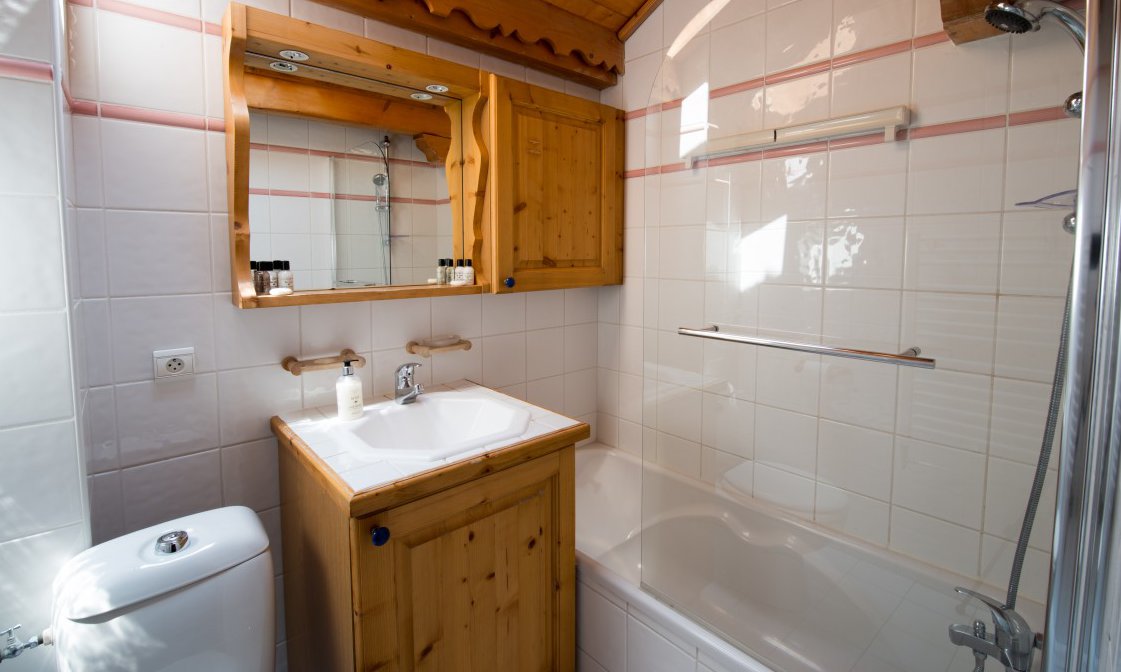 Chalet Snowdrop Bathroom