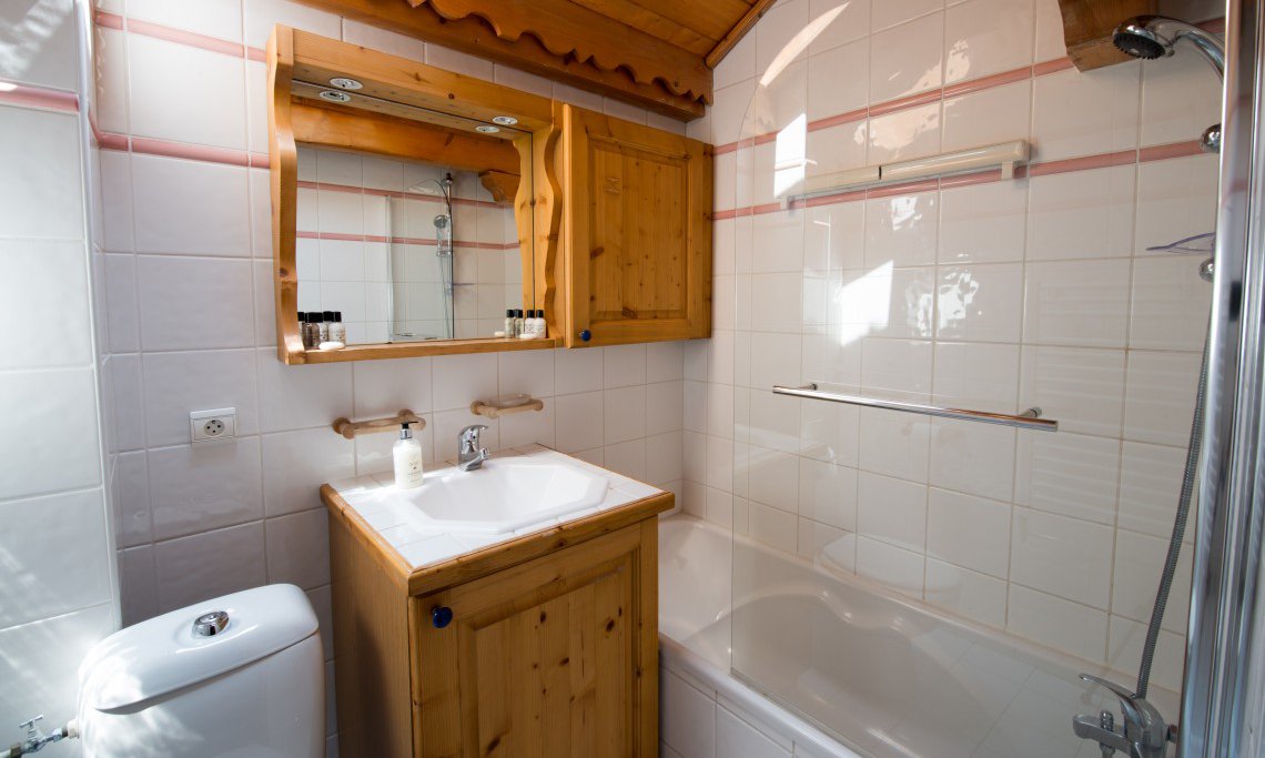 Chalet Snowdrop Bathroom