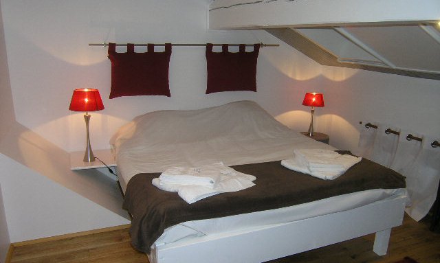 One of the double bedrooms in apartment Le Centre in Meribel