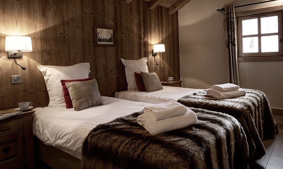 Chalet L'Arbalete Luxurious Bedroom