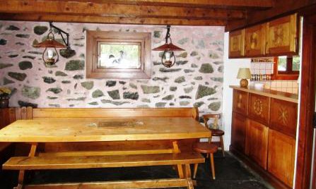 Dining area of Chalet Altitude 1600 in Meribel