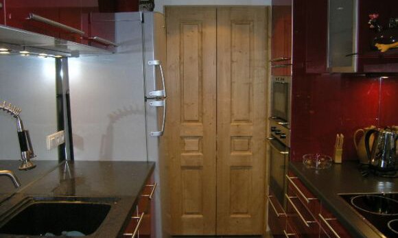 The well equipped kitchen in apartment Le Coeur de Meribel