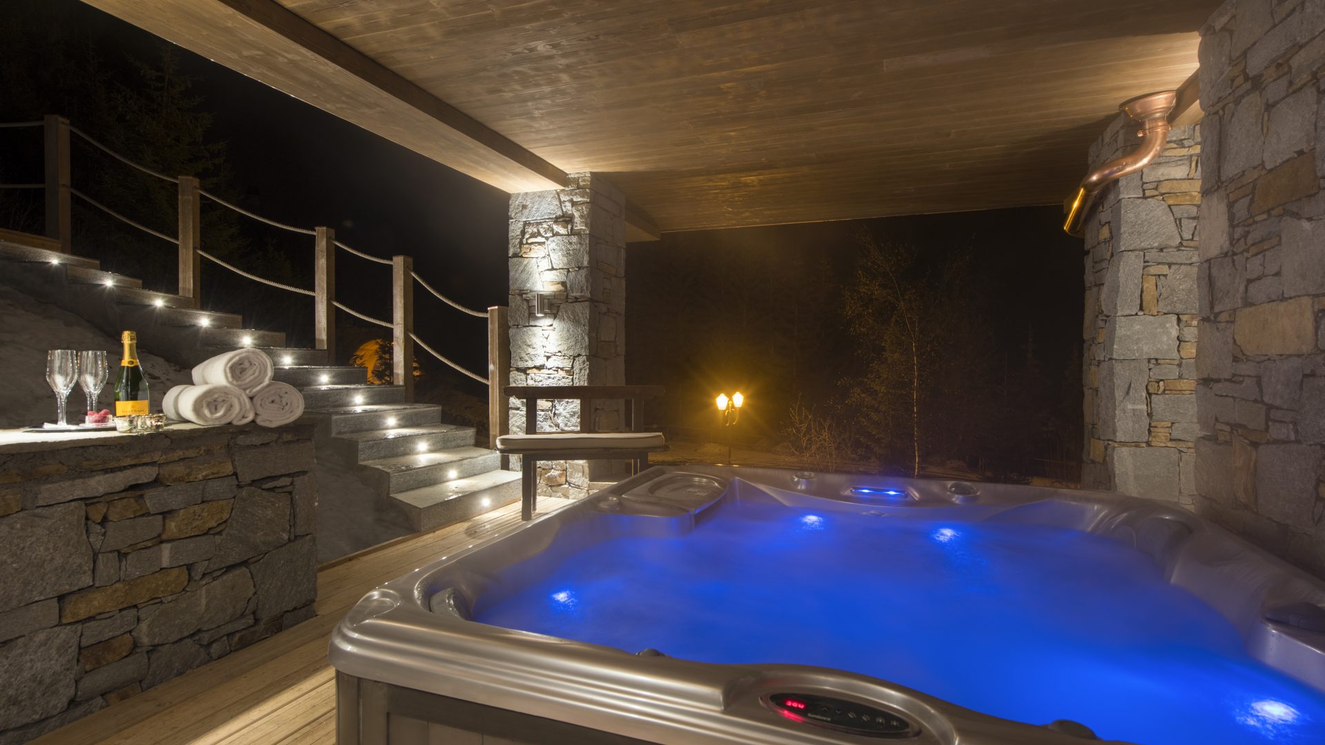 Chalet Valentine Hot Tub