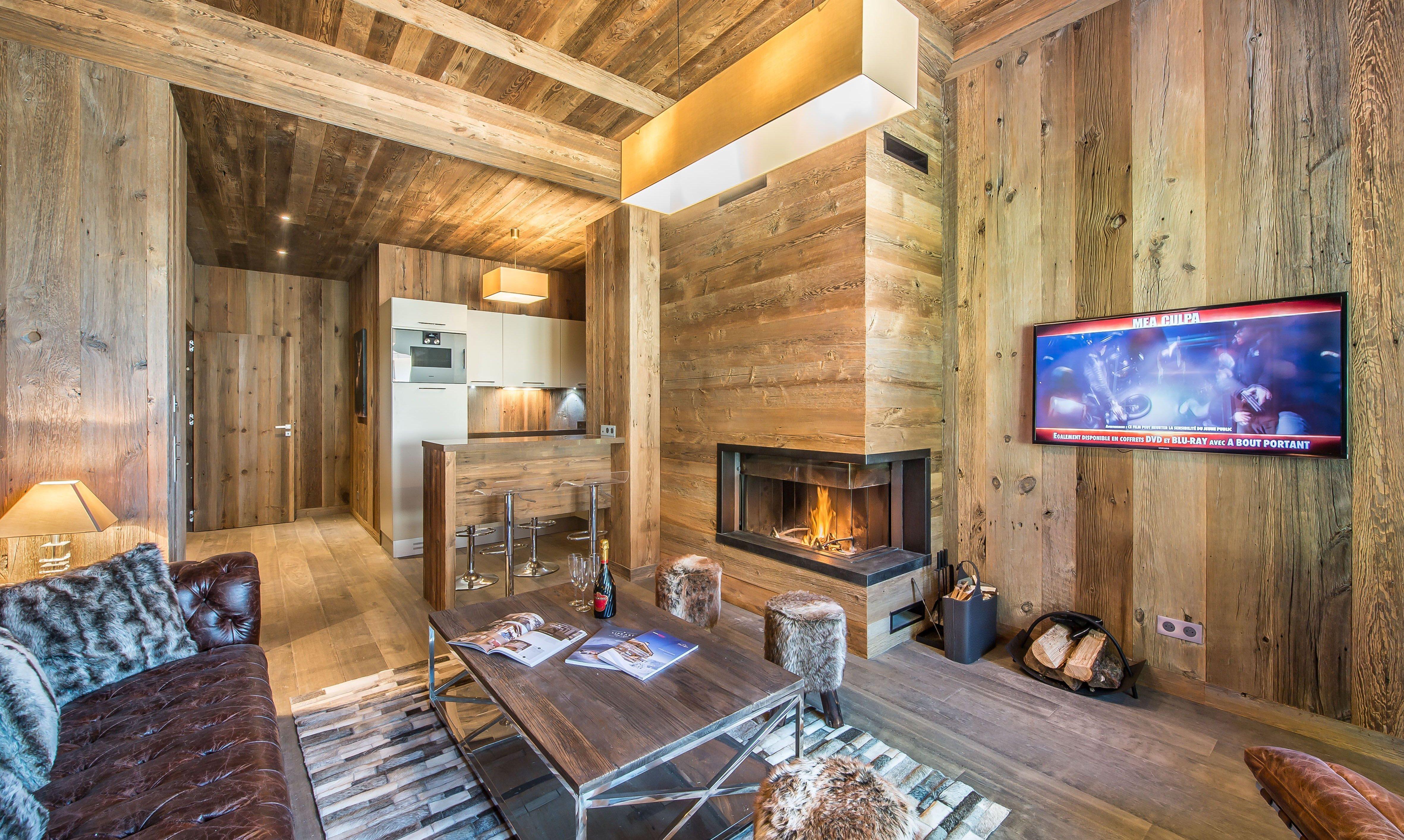 The beautiful living room with fireplace in apartment Aspen Lodge 21