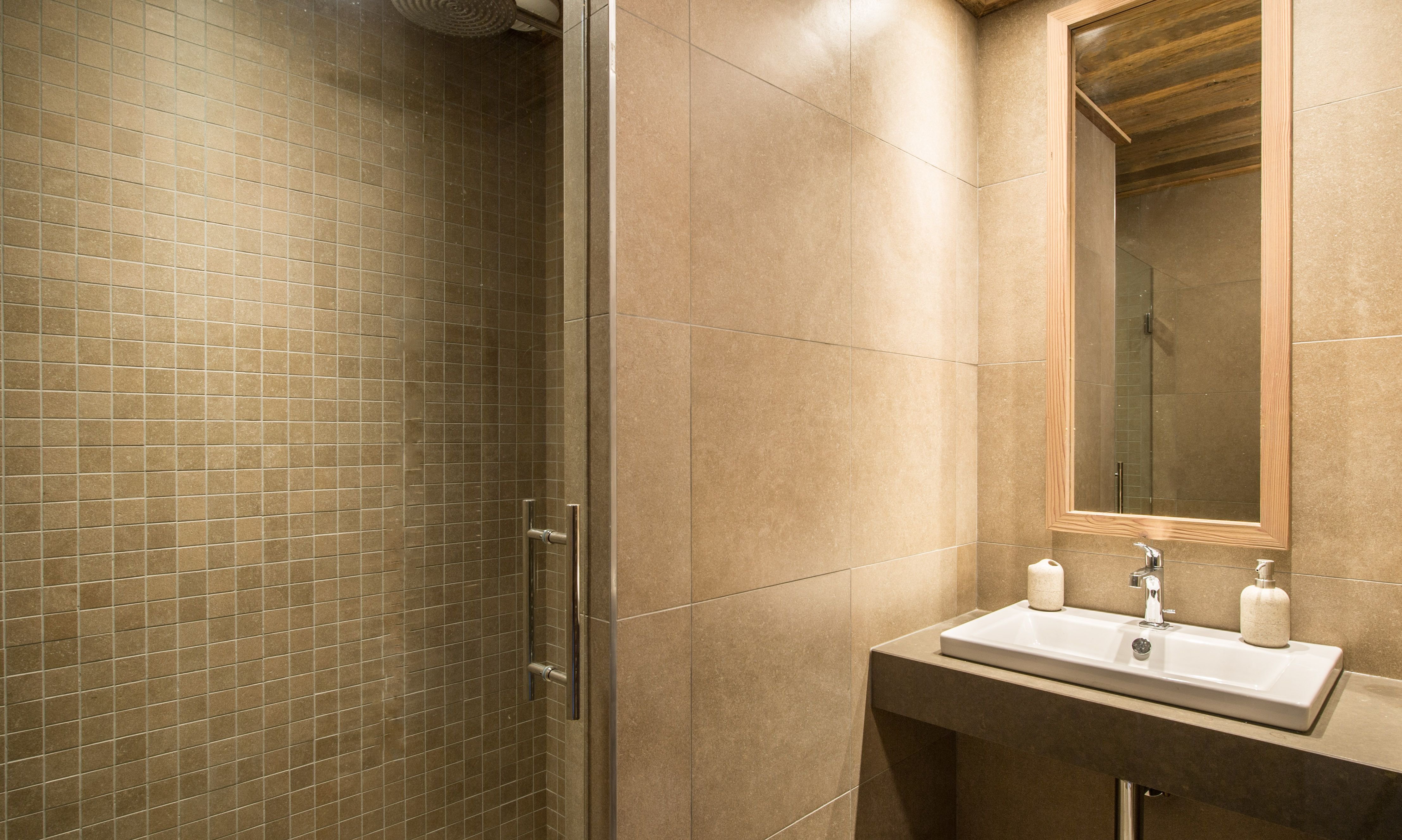 Lovely fitted out bathroom in apartment Aspen Lodge 21