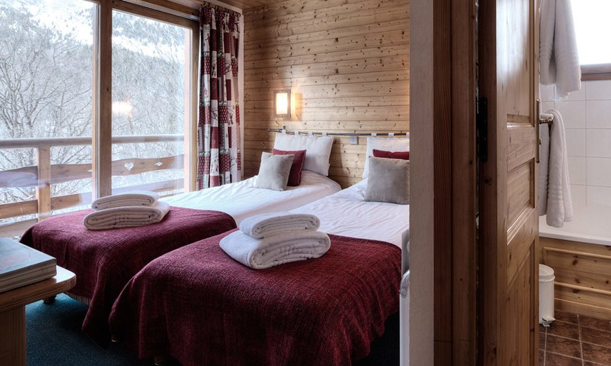 En suite twin bedroom