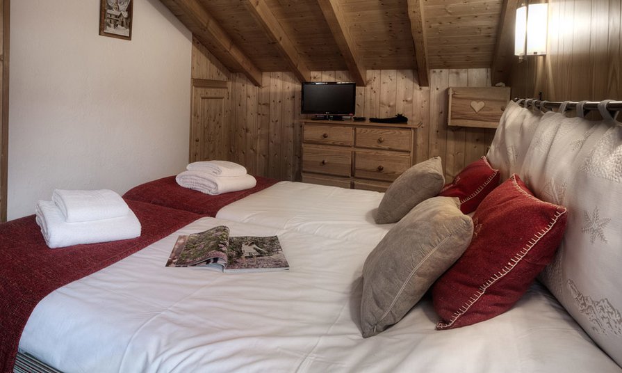 Twin Bedroom in Chalet Brenettes