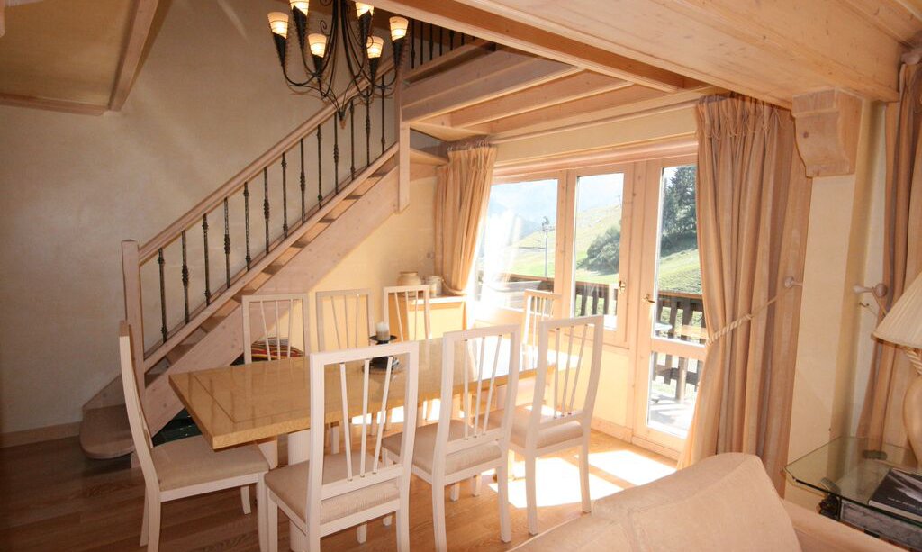 Dining area in apartment Tarantaise Mottaret