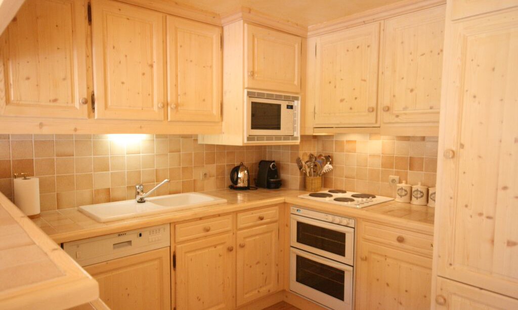 Kitchen area in apartment Tarantaise Mottaret
