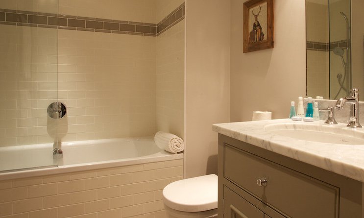 Chalet Pasarale Bathroom