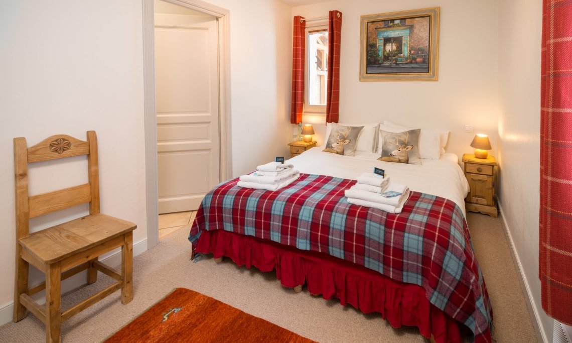 Double/Twin bedroom in Chalet Le Christope in Meribel Village