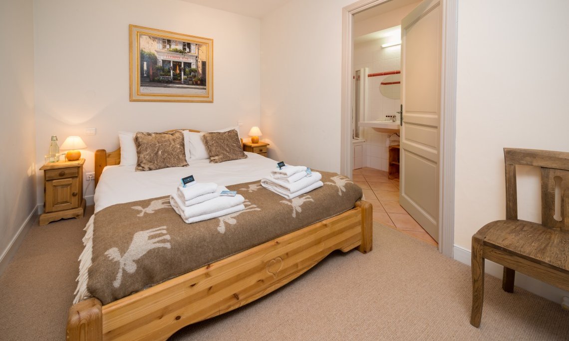 Double/Twin bedroom in Chalet Le Christope Meribel Village