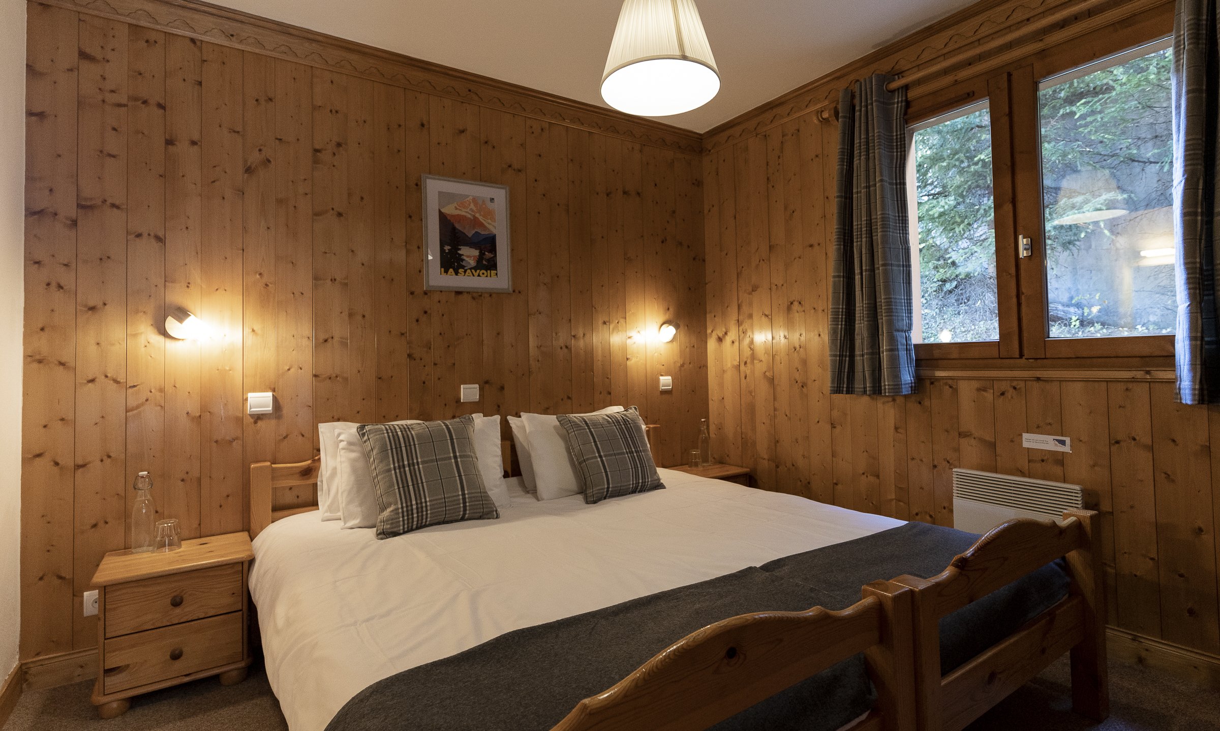 Double/Twin bedroom in Chalet Everest, Meribel