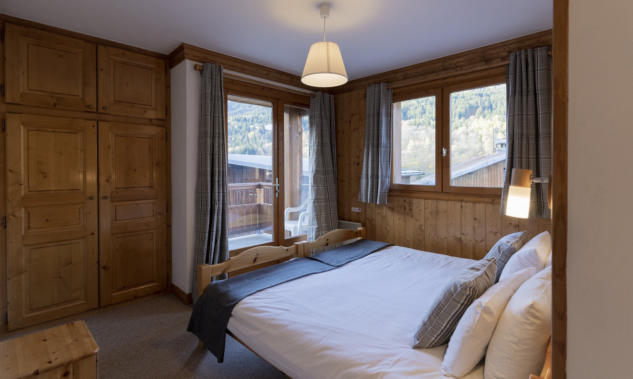 Double/Twin bedoom in Chalet Everest in Meribel