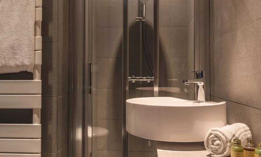 A Shower room in Chalet Rikiki Courchevel Moriond