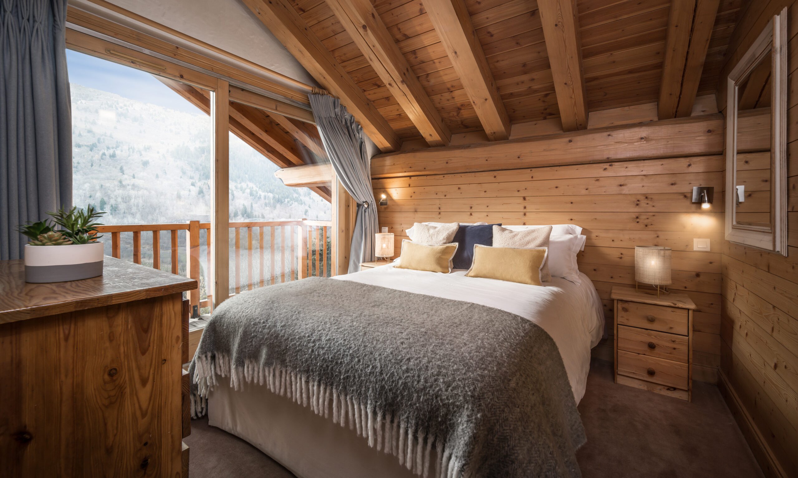 A bedroom in Chalet Iamato Meribel Village