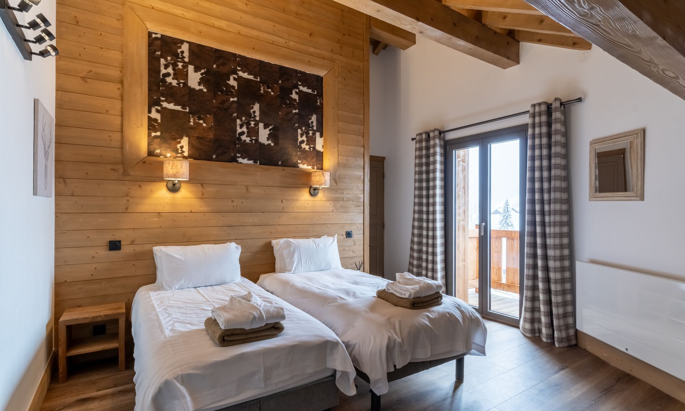 One of the Twin Bedrooms in Ski in/Ski out Chalet Evergreen in Meribel