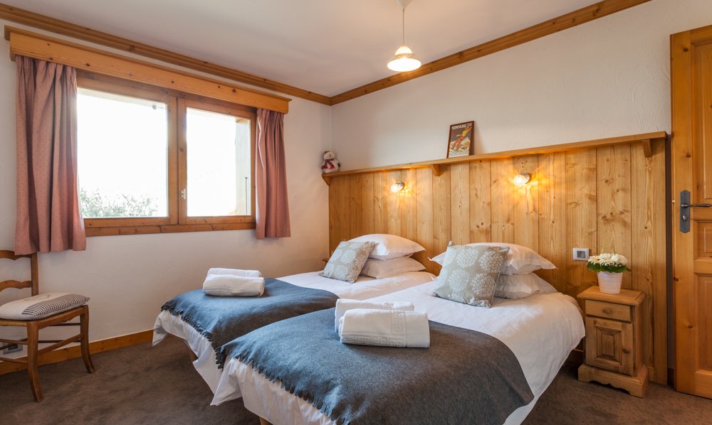 Twin bedroom in Chalet Charmille Meribel