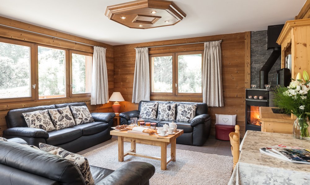 Living room and fireplace in Chalet Charmille, Meribel