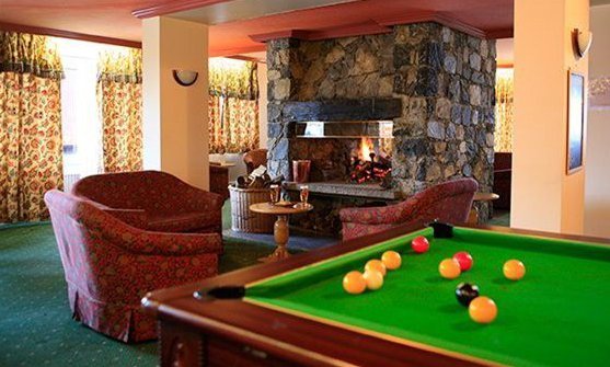 Chalet Hotel Tarentaise Pool Table