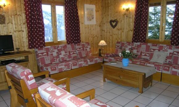 The spacious living area in Chalet Vent de Galerne in Meribel