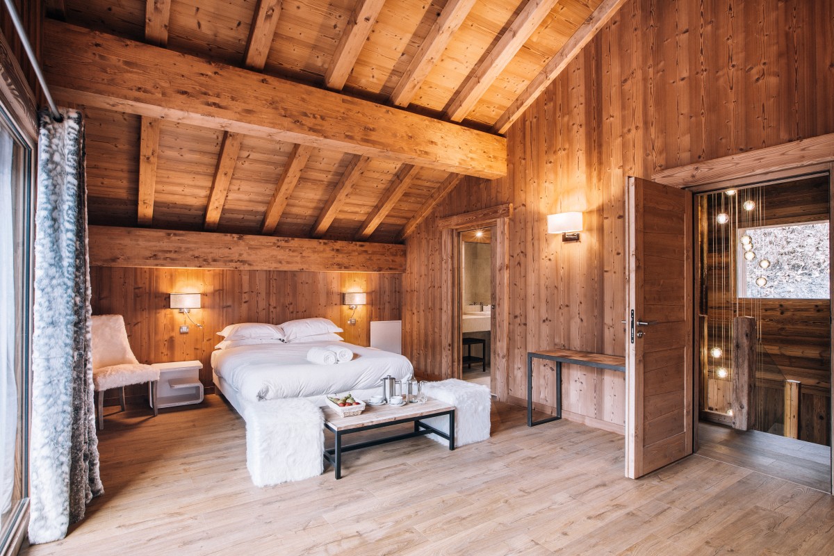 Chalet Kashmir Luxurious Bedroom
