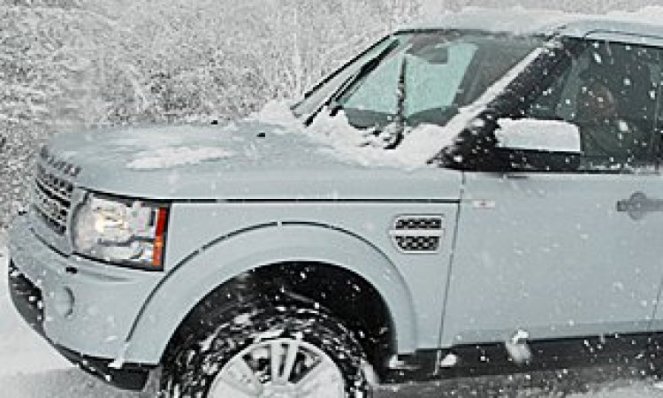Land Rover in the Snow