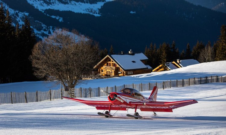 A Plane landing at the Altiport in Meribel - photo Méribel Tourisme Sylvain Aymoz