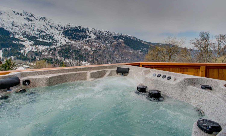 Chalet Aline Hot Tub