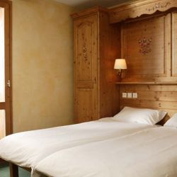 Chalet Abricot Twin Bedroom