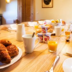 Chalet Nid Alpin Breakfast Table