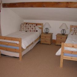 Twin bedroom in Chalet Cigales Meribel
