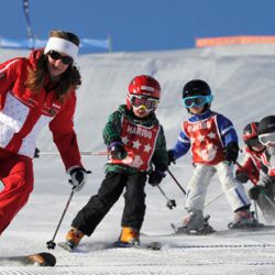 ESF teacher and little skiers